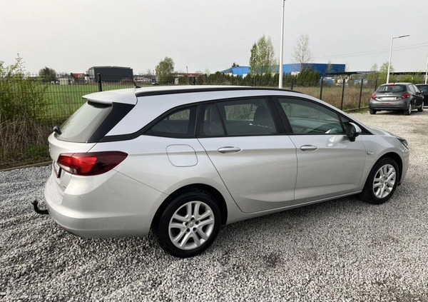 Opel Astra cena 44999 przebieg: 132000, rok produkcji 2018 z Płońsk małe 529